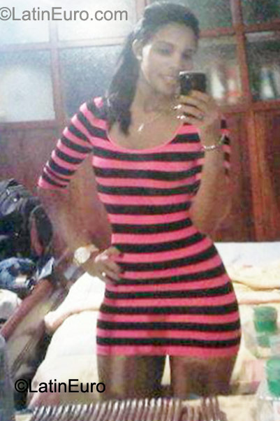 Date this athletic Dominican Republic girl Marlenne from Santo Domingo DO9884