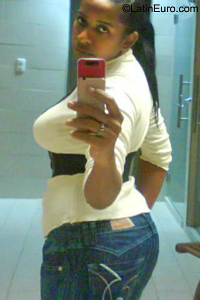 Date this nice looking Dominican Republic girl Evelin Maria from Santo Domingo DO9894