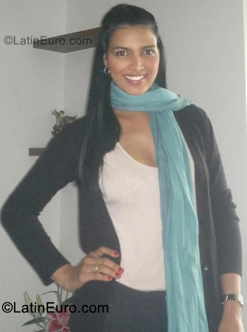 Date this hot Colombia girl Lina from Cali CO8697