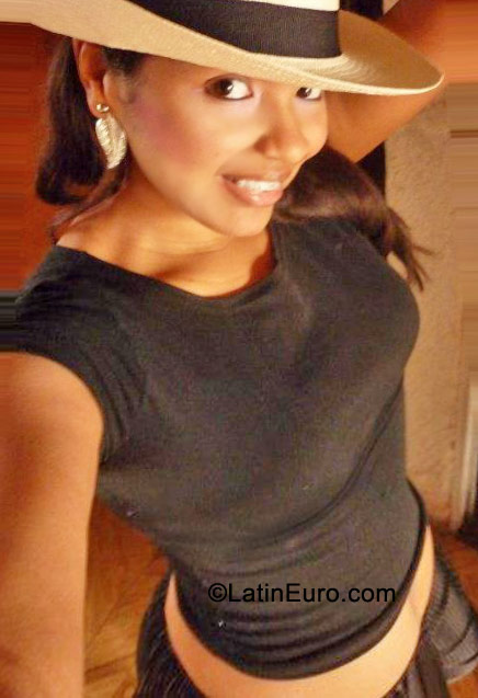 Date this attractive Colombia girl Diana from Bogota CO8711