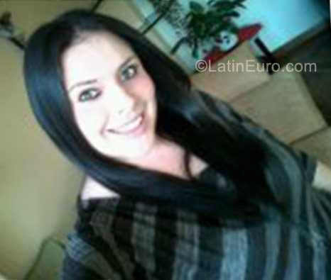 Date this nice looking Colombia girl Ingrid from Bogota CO8714