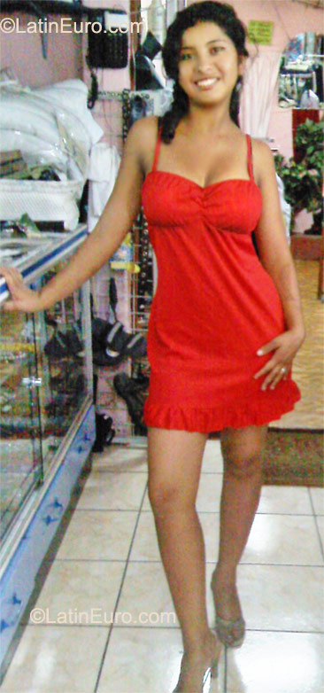 Date this pretty Honduras girl Karerine from Tegucigalpa HN707