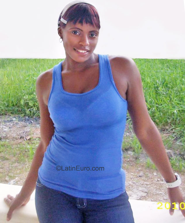 Date this delightful Dominican Republic girl Evi from Hato Mayor DO9939