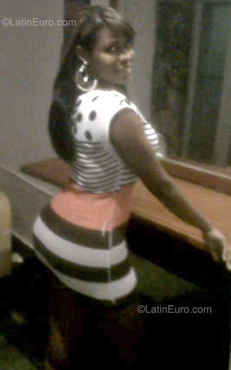 Date this stunning Dominican Republic girl Busco hombre maduro de 35 a 55 from Santo Domingo DO9943