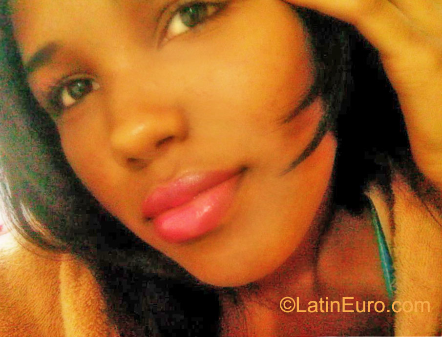 Date this pretty Dominican Republic girl Selina from Santo Domingo DO9945