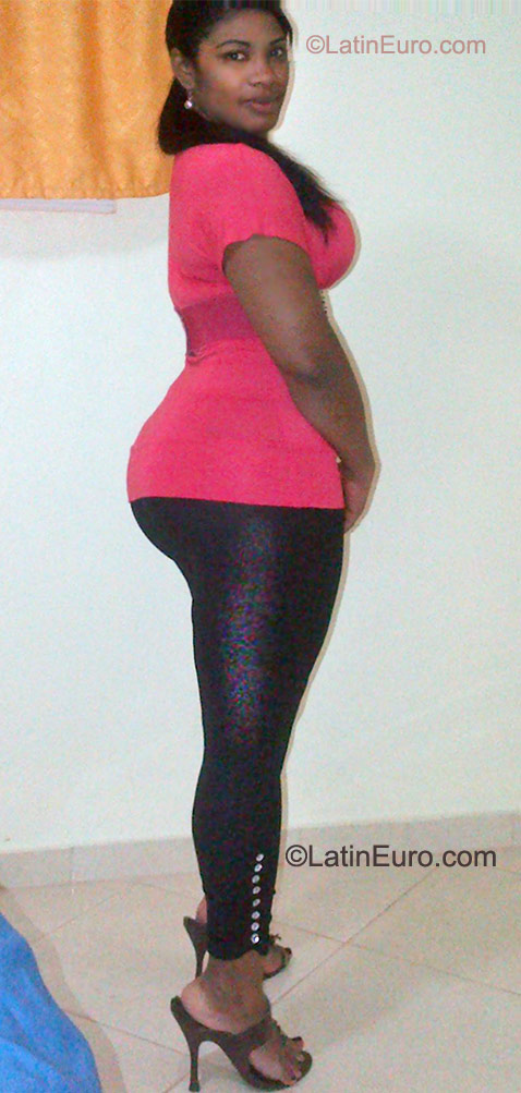 Date this georgeous Dominican Republic girl Elizabeth from Santo Domingo DO9948