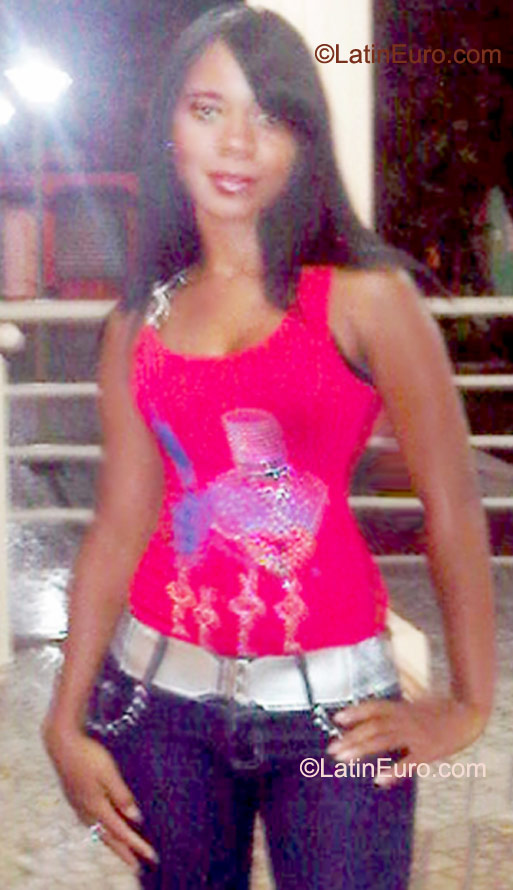 Date this athletic Dominican Republic girl Irene from Santo Domingo DO9964
