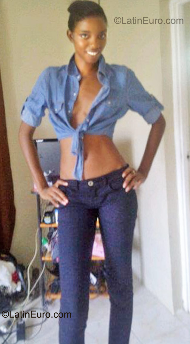 Date this cute Jamaica girl Shinel from Negril JM393