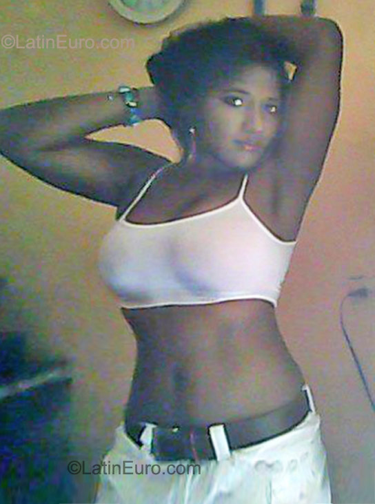 Date this hot Colombia girl Ingrid from Cartagena CO8774