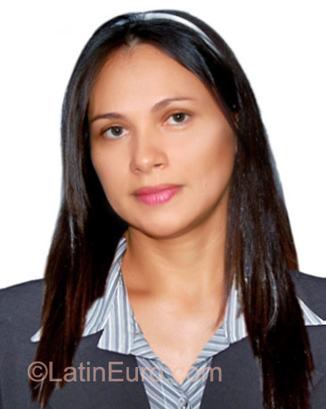 Date this lovely Colombia girl Victoria from Medellin CO8778