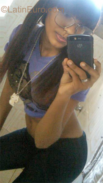 Date this athletic Dominican Republic girl Flordelis from Santo Domingo DO9975