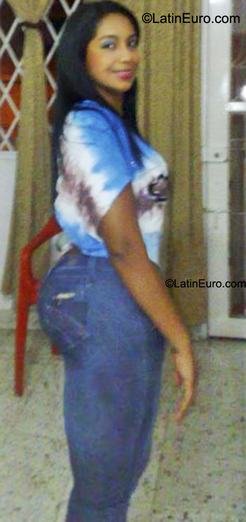Date this lovely Colombia girl Angela from Cali CO8793