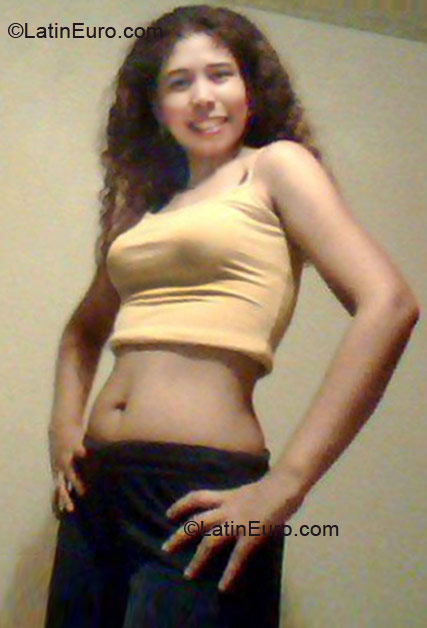 Date this athletic Colombia girl Maly from Cali CO8800