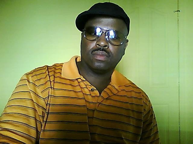 Date this funny United States man Phat from Charlotte US11941