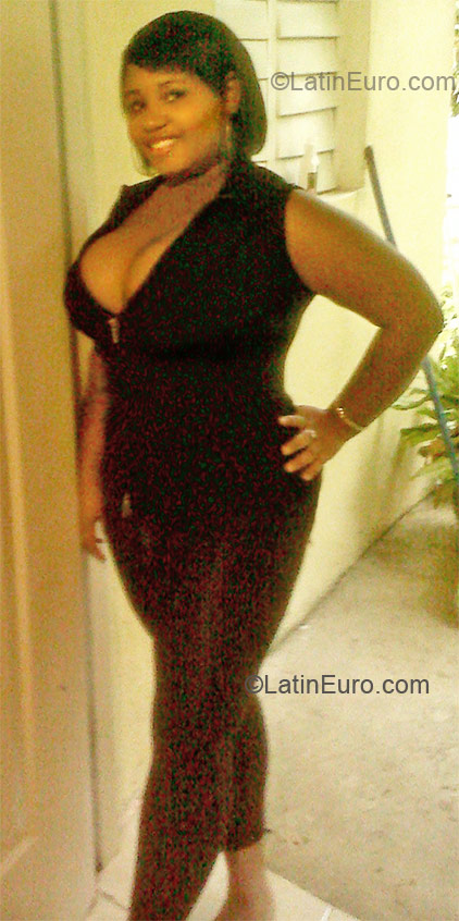 Date this nice looking Dominican Republic girl Noemi from La Romana DO9993