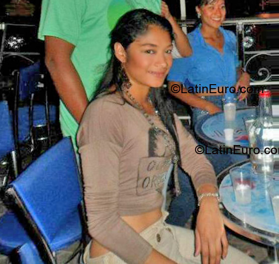 Date this young Colombia girl Dahia from Cali CO8820