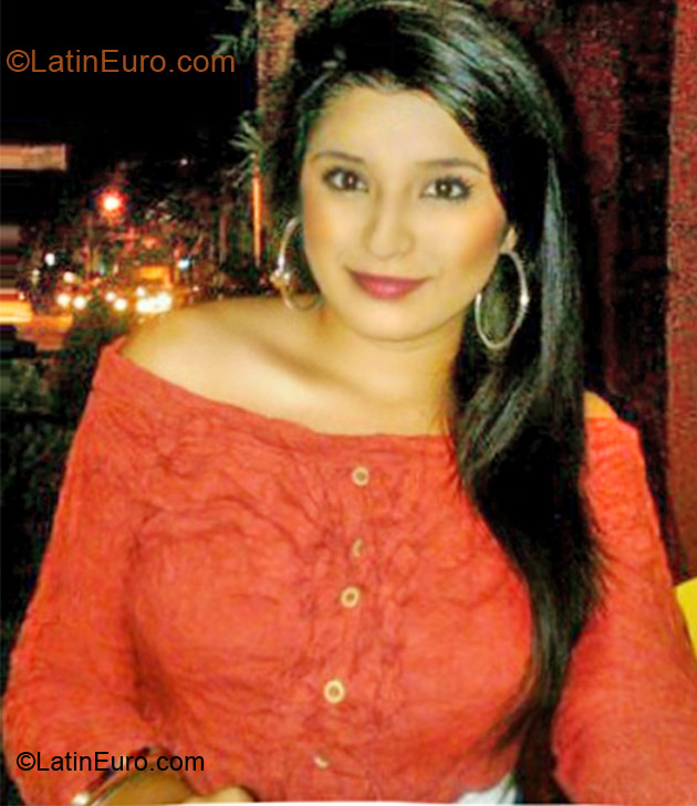 Date this good-looking Colombia girl Gabriela from Bucaramanga CO8859