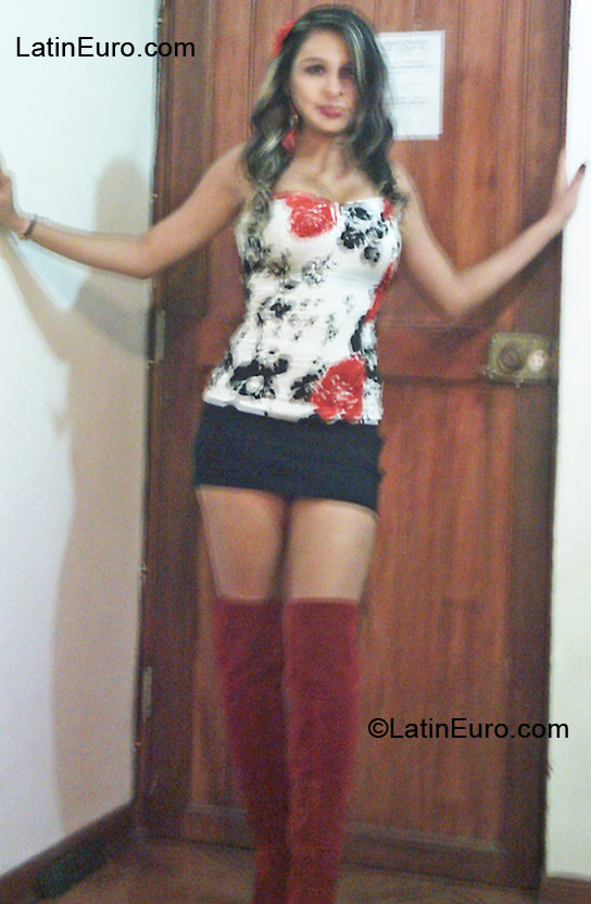 Date this nice looking Colombia girl Katherine from Cali CO8877