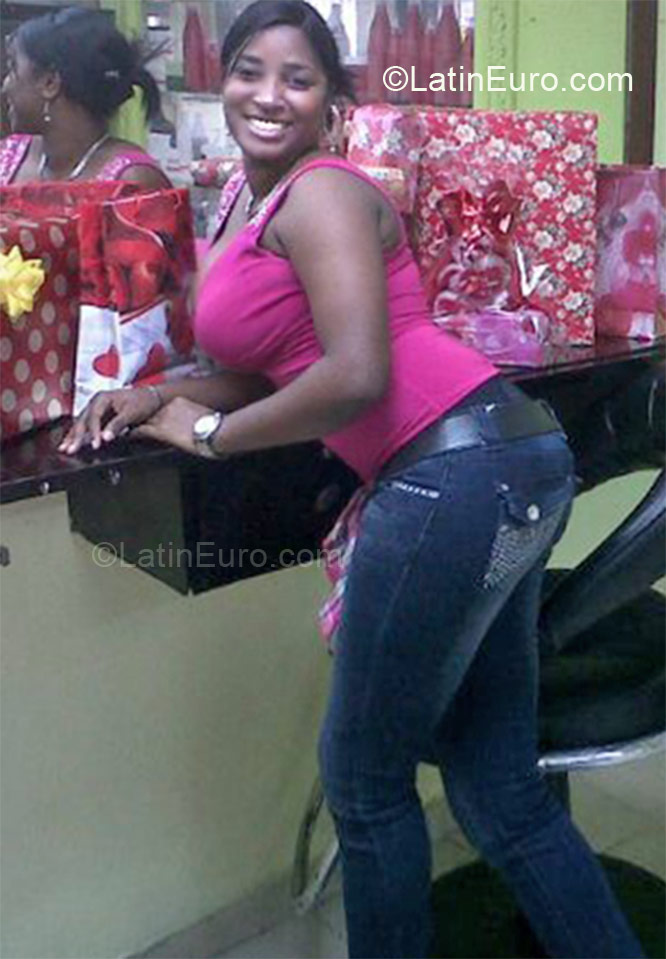 Date this good-looking Dominican Republic girl Juanaestilos from Santo Domningo DO10045