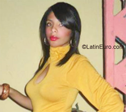 Date this voluptuous Dominican Republic girl Arial from Santiago DO10067
