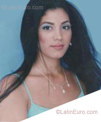 Date this delightful Colombia girl Yohana from Cartagena CO8929