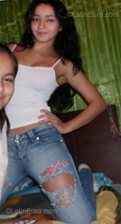 Date this good-looking Colombia girl Katherine from Bogota CO9672