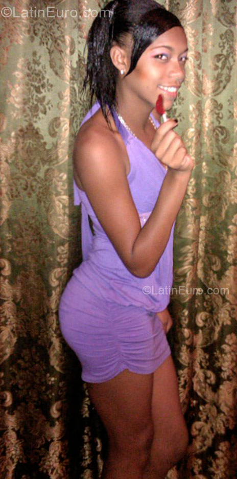 Date this lovely Dominican Republic girl Esmarlin from Santo Domingo DO10086