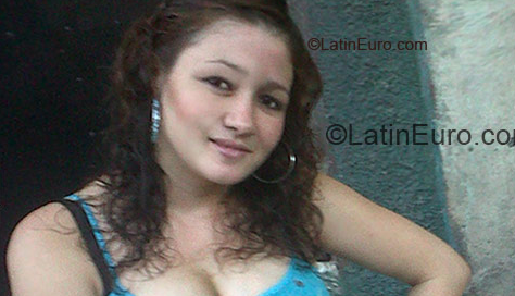 Date this pretty Honduras girl Crisly from San Pedro Sula HN522