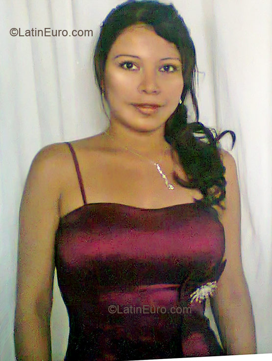 Date this attractive Colombia girl Viviana from Cali CO8966