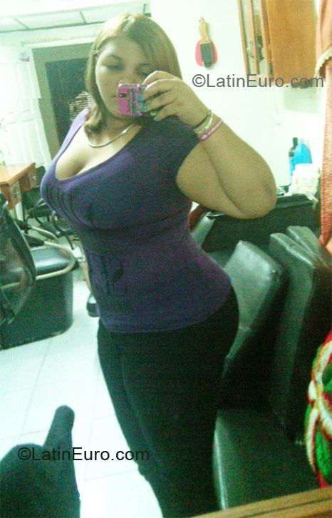 Date this stunning Dominican Republic girl Mary from Santo Domingo DO10423