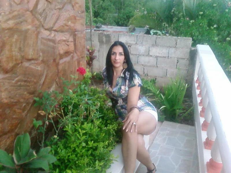 Date this sensual Dominican Republic girl Sonia from Santo Domingo DO10092