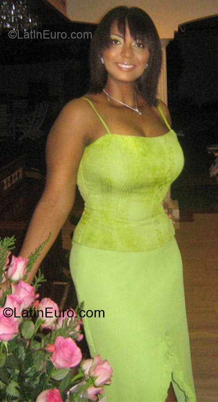 Date this hard body Colombia girl Deicy patricia from Cali CO8985