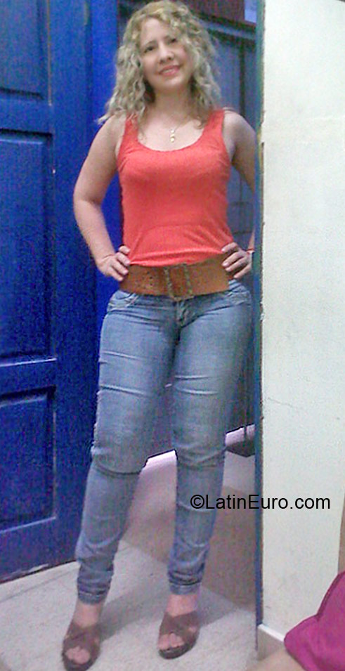 Date this foxy Colombia girl Bety from Barranquilla CO8993