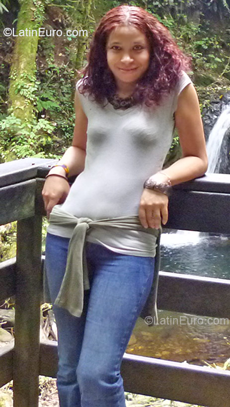 Date this athletic Costa Rica girl Eugenia from San Jose CR162