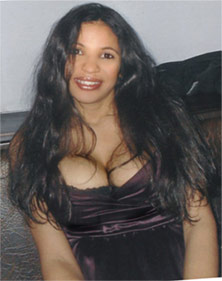 Date this voluptuous Germany girl Quirly from Munchen DE275