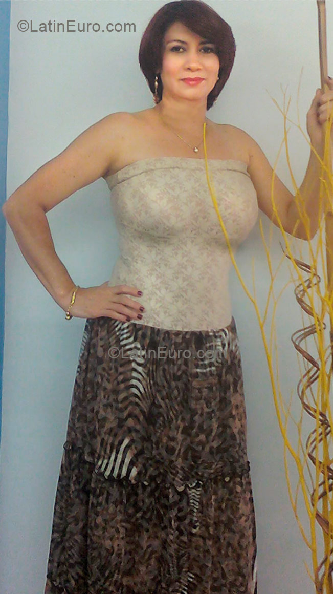 Date this attractive Colombia girl Isdader from Cali CO9042