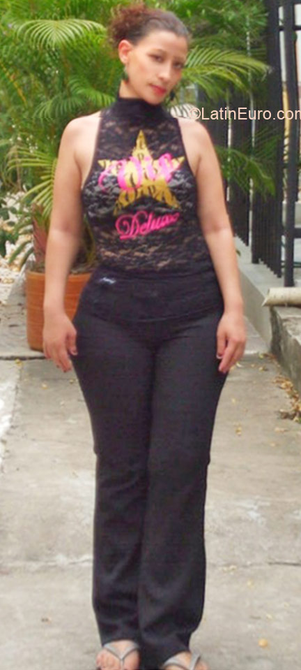 Date this athletic Colombia girl Betty from Neiva CO9048