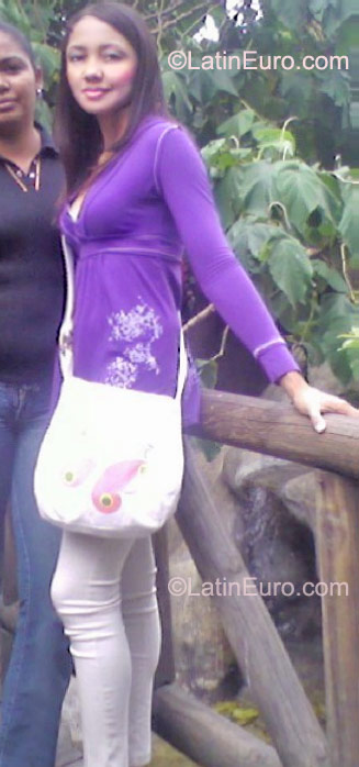 Date this nice looking Colombia girl Daylin from Sta Marta CO11071