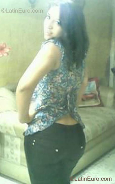 Date this sensual Colombia girl Andrea from Cali CO9105