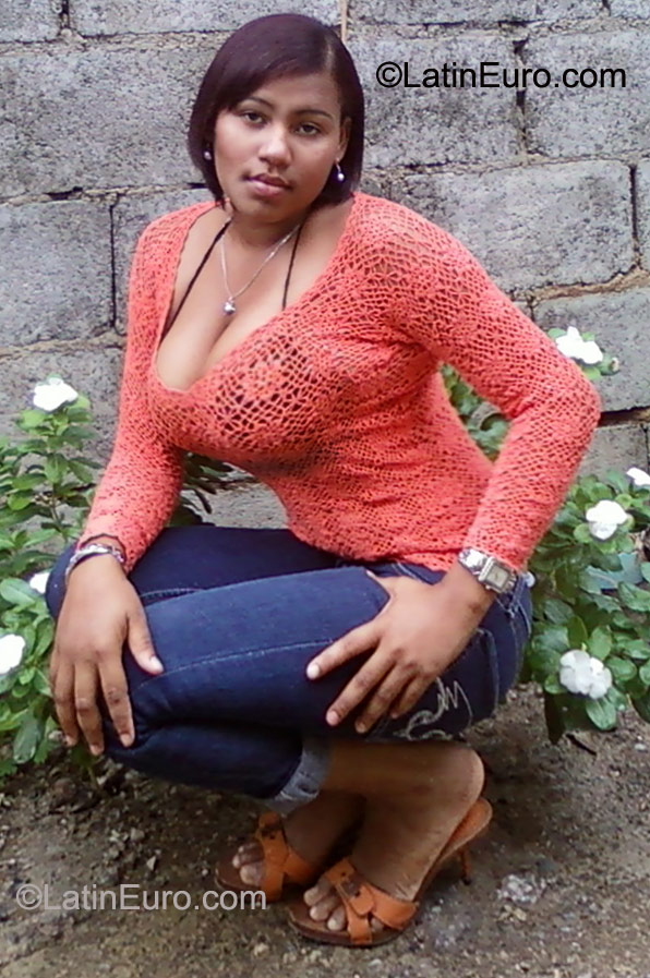 Date this delightful Dominican Republic girl Nurveri from Santiago DO10202
