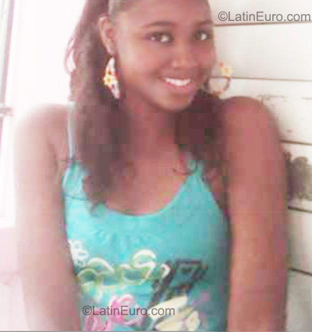Date this pretty Dominican Republic girl Nicole from Santo Domingo DO10238