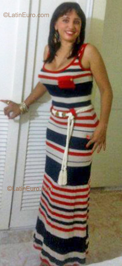 Date this delightful Colombia girl Luna from Santa Marta CO9194