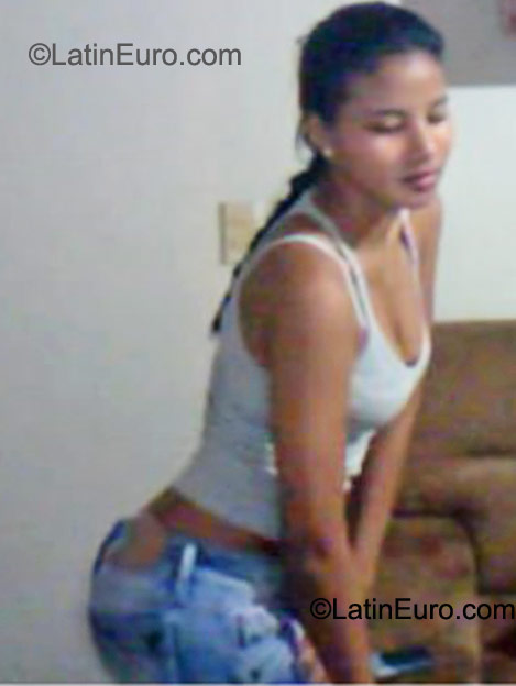 Date this delightful Colombia girl Yesica from Cali CO9198
