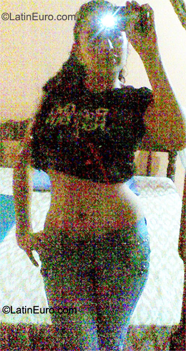 Date this nice looking Honduras girl Evelyn from Tocoa HN565