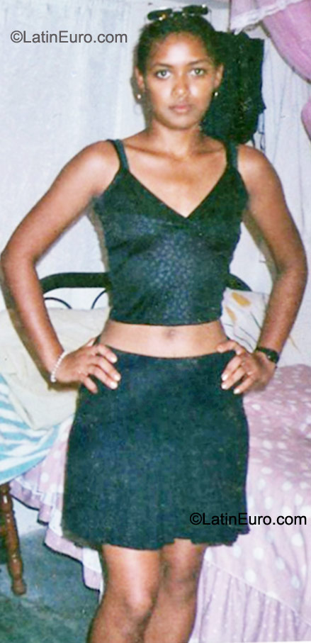 Date this hard body Dominican Republic girl Glenys from Santo Domingo DO10324