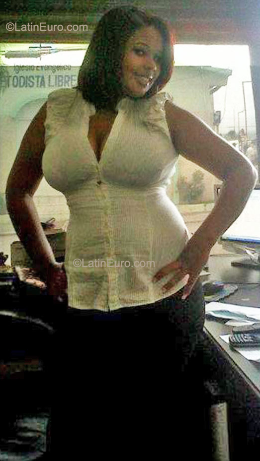 Date this passionate Dominican Republic girl Jeraldin from Hermanas Mirabal DO10325