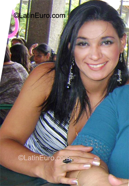 Date this good-looking Colombia girl Glendy from Medellin CO9282