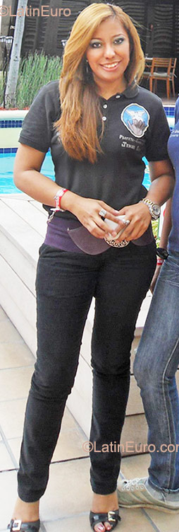 Date this nice looking Honduras girl Yami from Tegucigalpa HN577