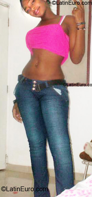 Date this pretty Dominican Republic girl Viviana from Santiago DO10350
