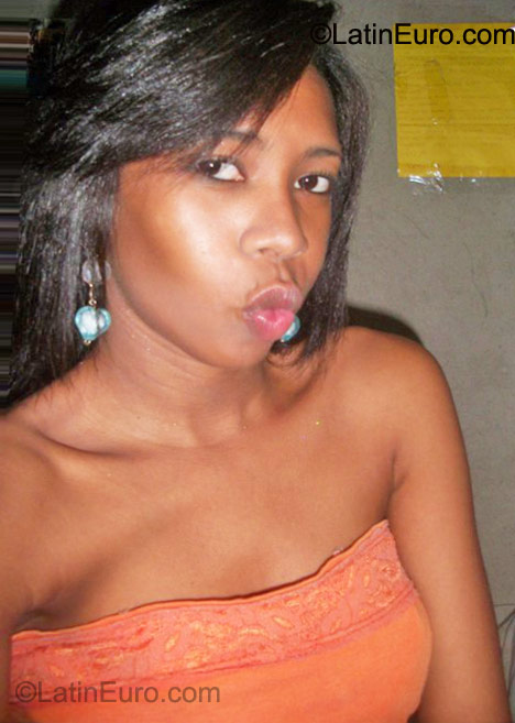 Date this nice looking Colombia girl Sofia from Cartagena CO9779